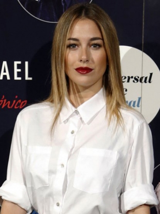 Copia el look glitter de Blanca Suárez con falda de lentejuelas