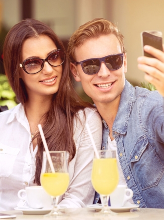 Cinco ventajas de salir con un hombre más joven