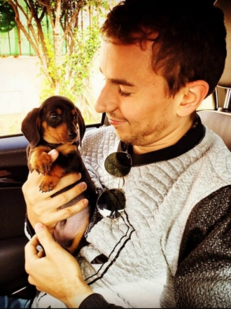 Perros de famosos: Destino, el cachorro de Teckel de Jorge Lorenzo