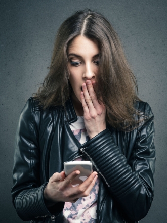 Leer o no los WhatsApp de tu novio