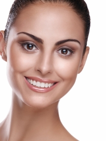 Granos en la menopausia: ¿sale acné sin la regla?