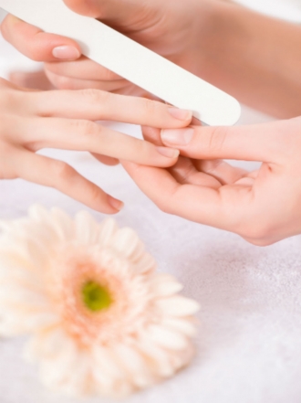 Qué le pasa a las uñas cuando te la muerdes mucho