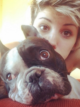 Perros de famosos: Elvis y Noel, Bulldog y Teckel de Angy Fernández