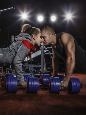 Sueños eróticos en un gimnasio: pasión y deporte