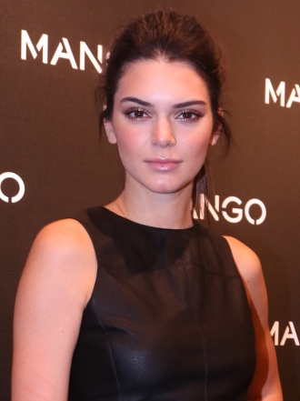 Copia el crop top con flecos de Kendall Jenner para Mango