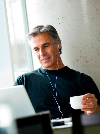 Salir con un hombre más mayor: las ventajas de la experiencia