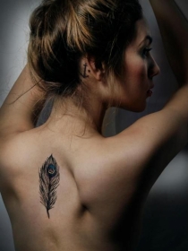 El significado de los tatuajes de plumas