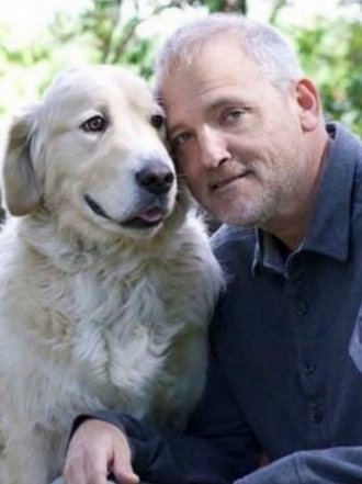 Perros de famosos: Bruce, el golden retriever de Jordi Rebellón