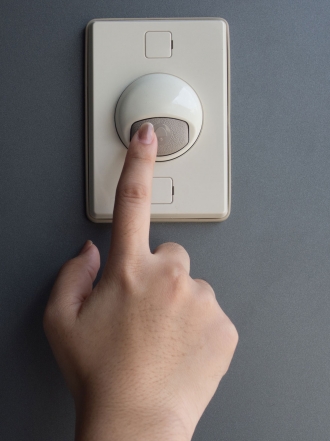 Soñar con un sonido de timbre: llamando tu atención