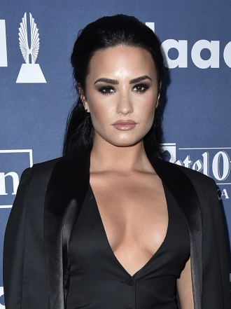 5 pasos para perfilar tus labios con volumen a lo Demi Lovato