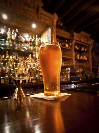 Soñar con taberna: disfruta de tu vida social