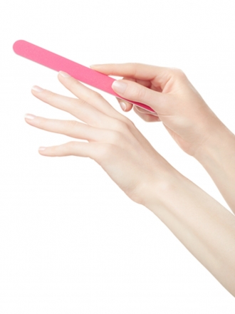 Cinco trucos imprescindibles para arreglar las uñas que se rompen