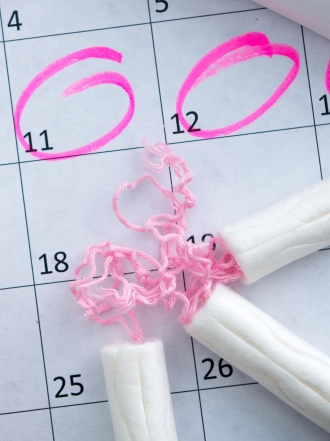 Soñar con un tampón: tus sueños de menstruación
