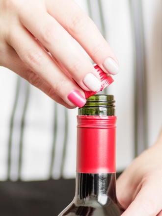 Soñar con un tapón: aprende a controlar tus emociones