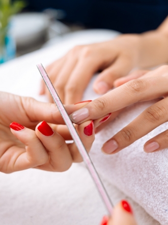 Lima de uñas de cristal y otros productos de manicura que debes tener