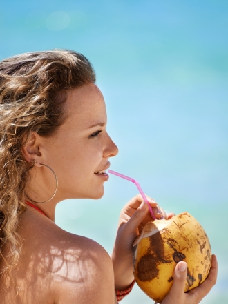 Las propiedades del agua de coco en la dieta