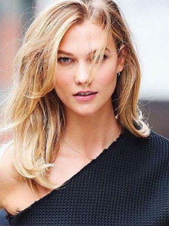 Karlie Kloss: el maquillaje ideal para labios sin volumen