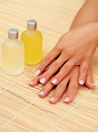 El truco de vinagre de manicura para unas uñas divinas