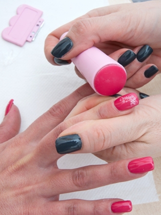 Placas de estampación para uñas: qué son y cómo se usan