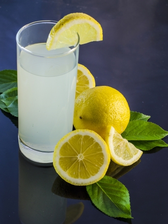 Zumo de limón con jengibre y otros hábitos para perder peso