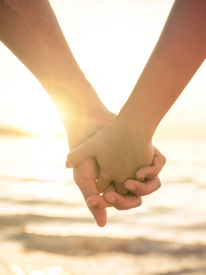 La forma en que vais de la mano y los secretos de vuestra relación