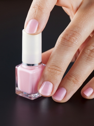 Cerrar bien los esmaltes y otros trucos fáciles de manicura