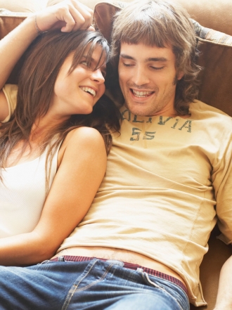 Cómo se comportan las parejas según con quién estén