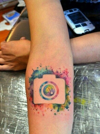 Tiempo y recuerdos: el significado de tatuarse una cámara de fotos