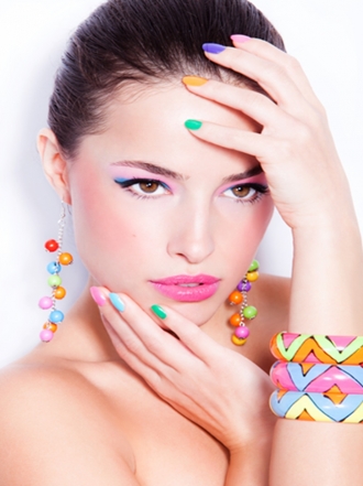 5 colores prohibidos para las uñas en una boda de verano