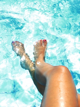 5 trucos para que las uñas no se estropeen en la piscina