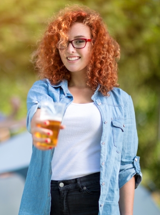 Beber cerveza y otros hábitos que están boicoteando tu dieta