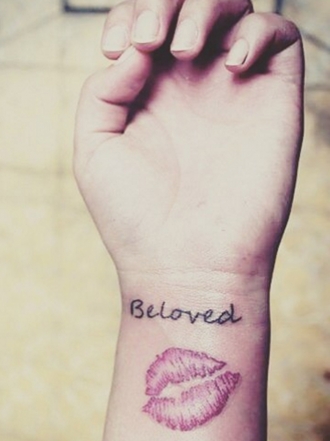 Amor y sexo: el significado de los tatuajes de besos