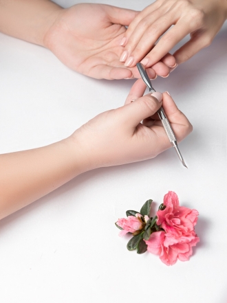 5 cosas que estropean tus uñas cada día