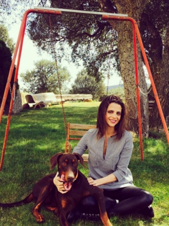 Perros de famosos: la Doberman y la Jack Russell de Macarena Gómez