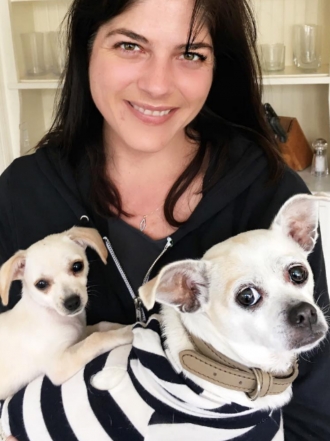 Perros de famosos: Ducky, la chihuahua mestiza de Selma Blair