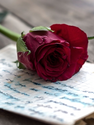 Soñar con poemas: las emociones se escriben en tus sueños