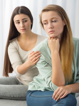 El significado de soñar que tu amiga se lía con tu novio