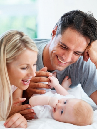 Cosas que les pasa a las parejas cuando son padres