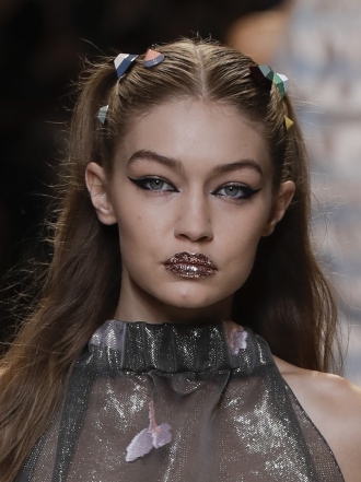 Copia los labios purpurina de las hermanas Hadid