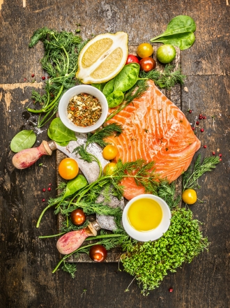 Por qué comer salmón puede beneficiar a tu piel