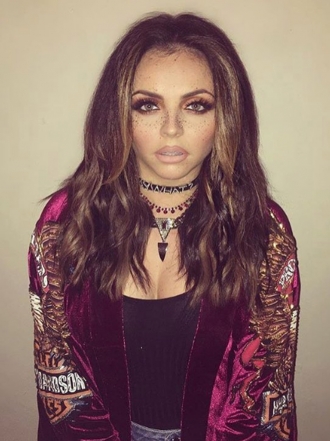 Aprende a resaltar tus pecas como Jesy Nelson con maquillaje