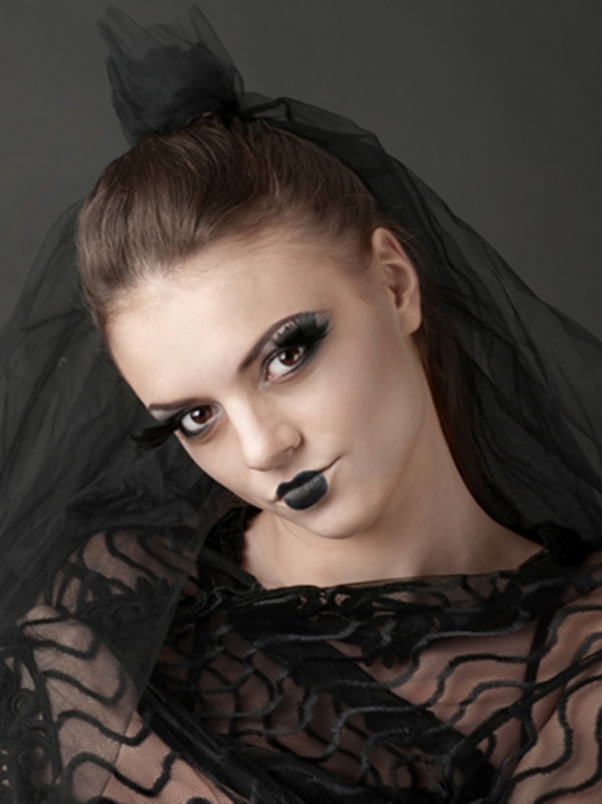Agnes Gray reforma pegamento Cómo hacer un maquillaje de viuda negra para Halloween paso a paso