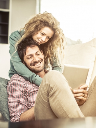 Soñar que te atrae alguien que no es tu pareja