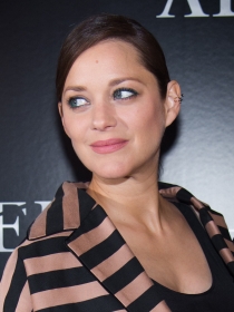 Resalta tus ojos claros con el maquillaje de Marion Cotillard