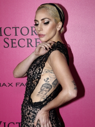 Así se peina el moño de ángel de Lady Gaga paso a paso