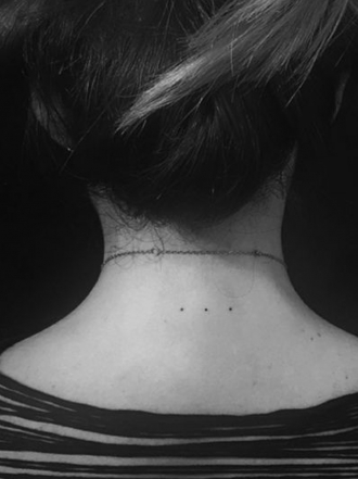 El misterioso significado de los tatuajes con puntos suspensivos