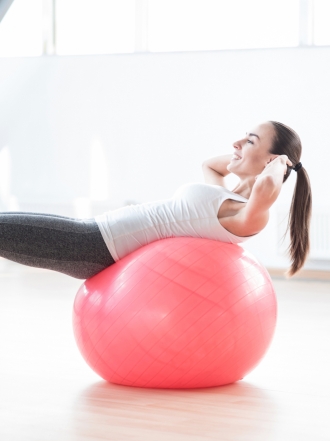 Fitness: 5 ejercicios con fitball para lucir vientre plano