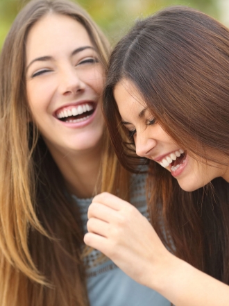 Plan de ataque a la amiga que siempre está con su novio