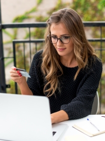 Soñar con comprar por Internet: ¿tienes lo que necesitas?
