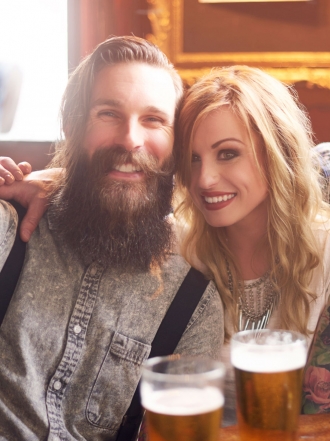 Tu lado más sociable al soñar con beber cerveza